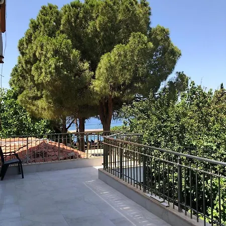 Oezdemir ホテル *